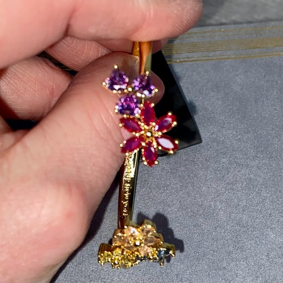 Kate Spade NWT Gold First Bloom Open Hinge Cuff Bracelet Accented W/ Flowers - Picture 10 of 15